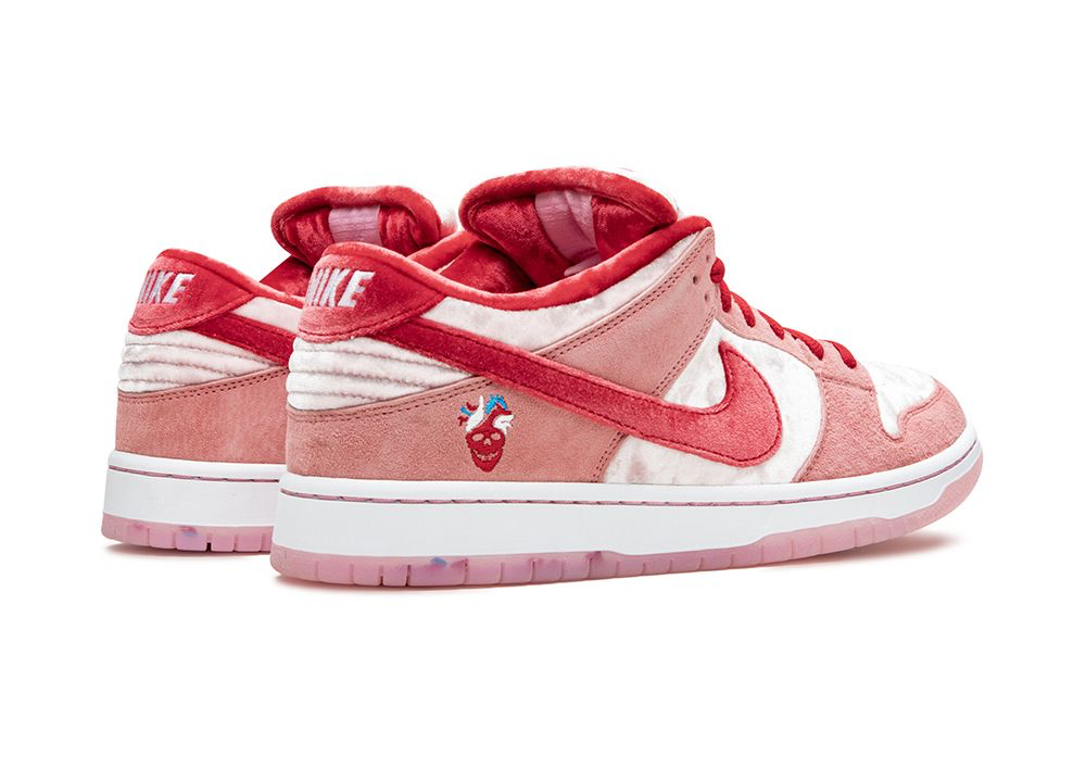 Nike SB Dunk Low StrangeLove Skateboards (F)